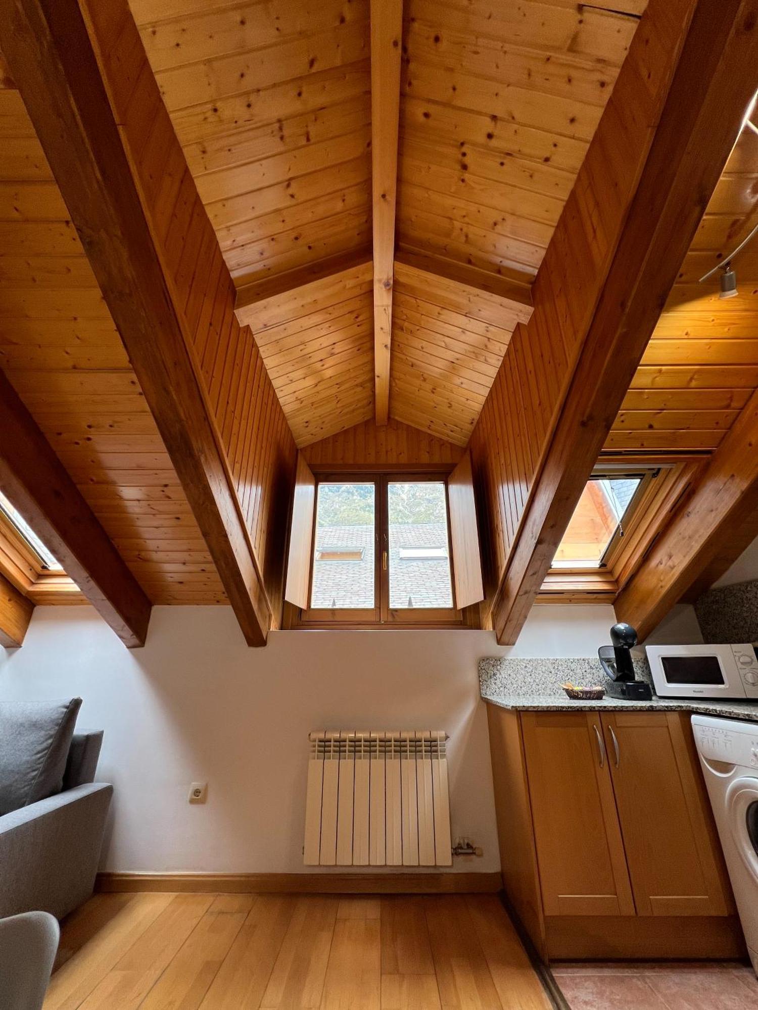 Casa La Muga Lägenhet Benasque Exteriör bild